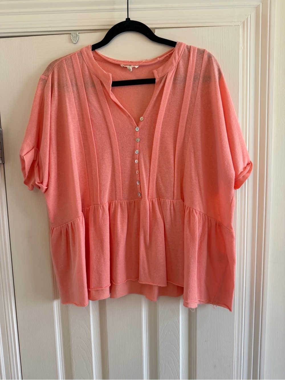 easel Coral Peplum Button-Front Tunic